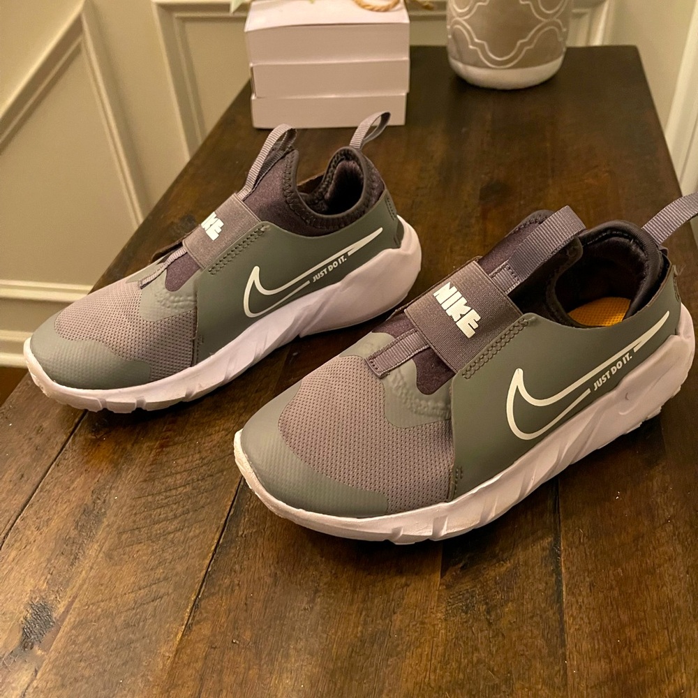 Nike Boys size 3.5 sneakers